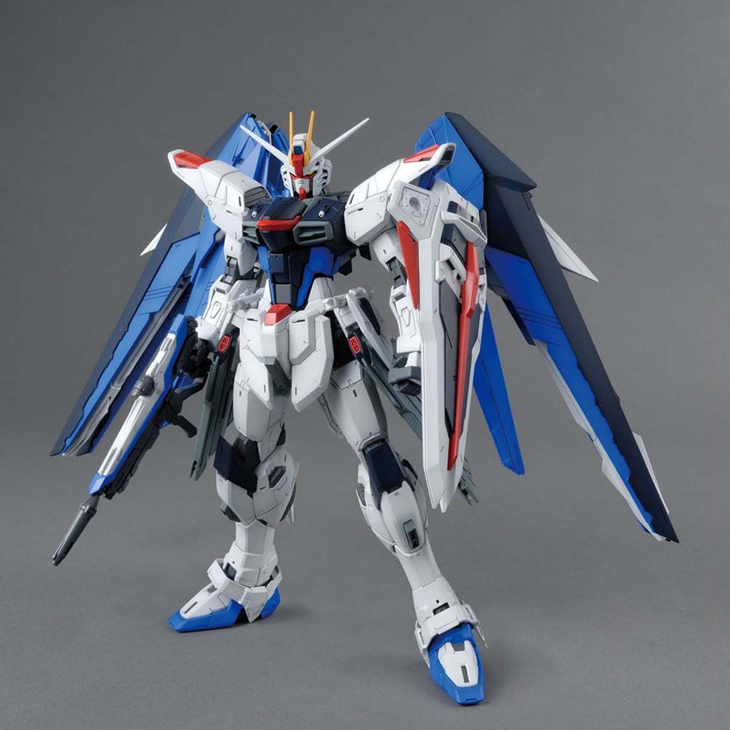 MG 1/100 Freedom Gundam Ver. 2.0