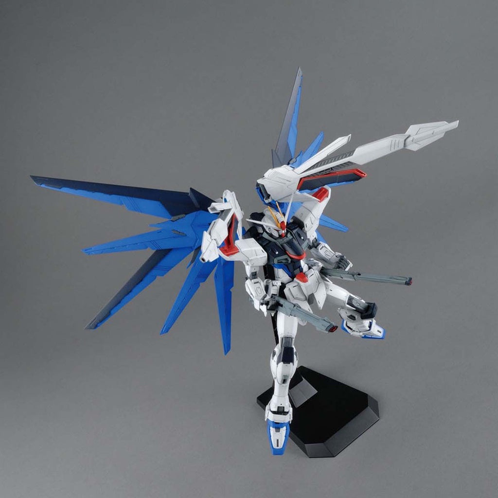 MG 1/100 Freedom Gundam Ver. 2.0